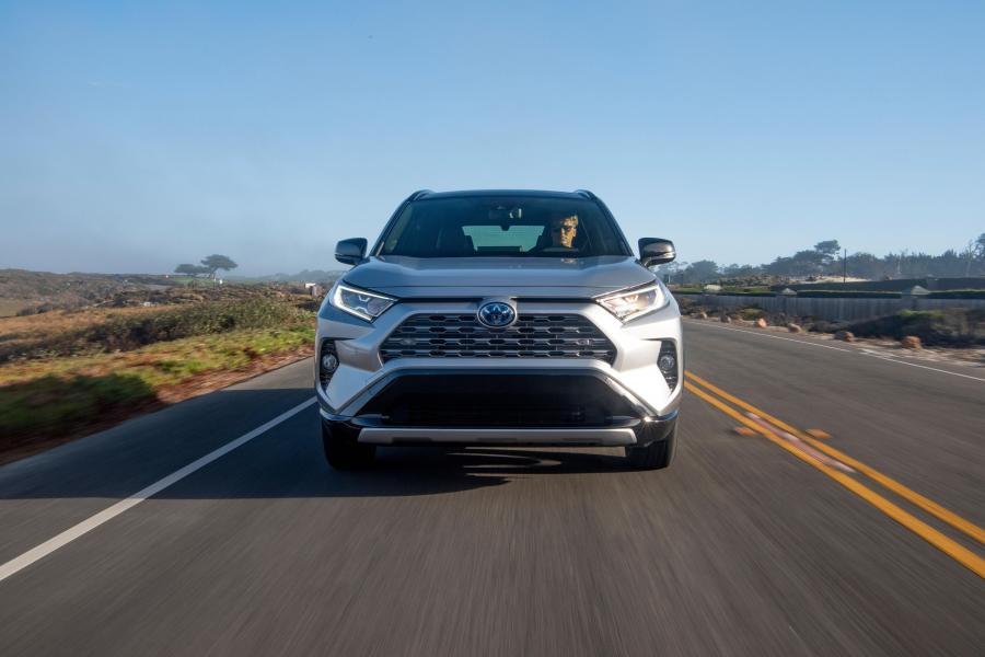  Toyota RAV4 XSE Hybrid 2018 года  (NA) (фото 27 из 71)
